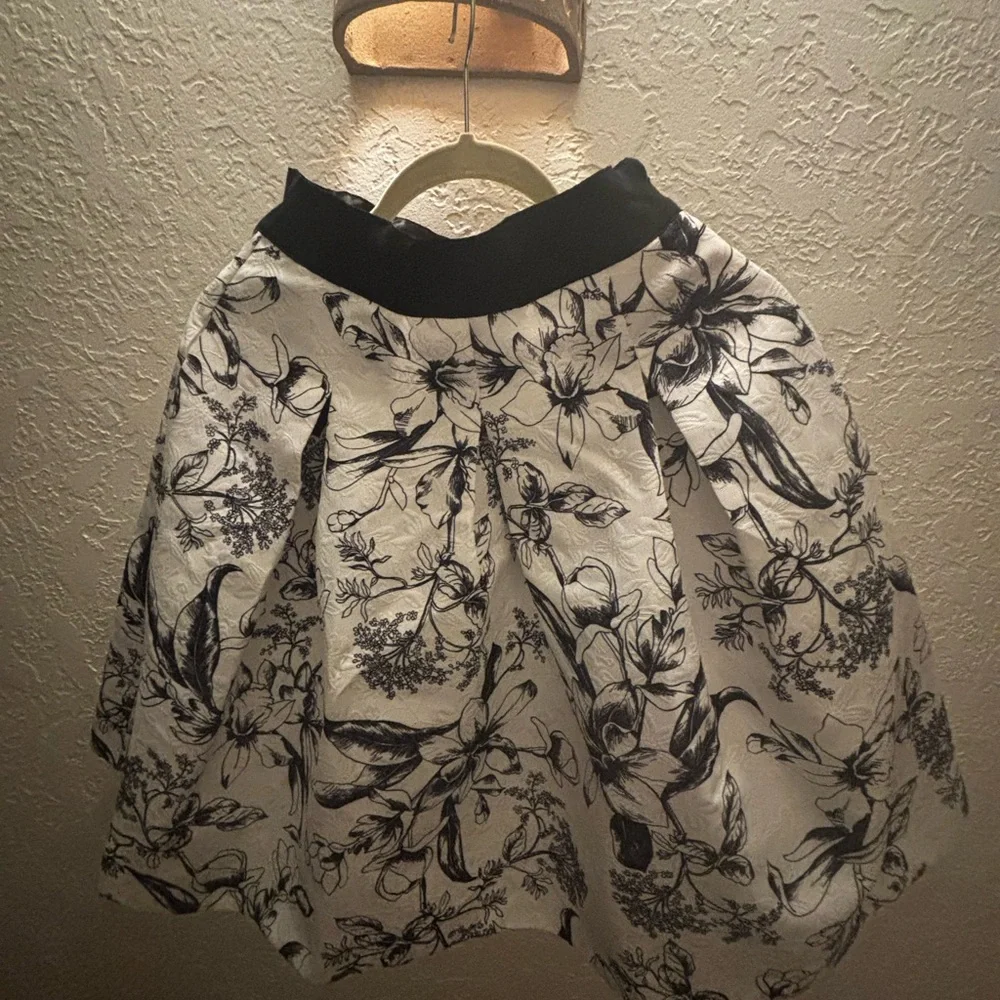 White House Black Market Black & White Floral Circle Skirt - Picture 5 of 6